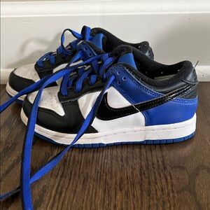 Nike | (10.5) Low Dunk SE Kids Sneakers in Blue, Black, and White